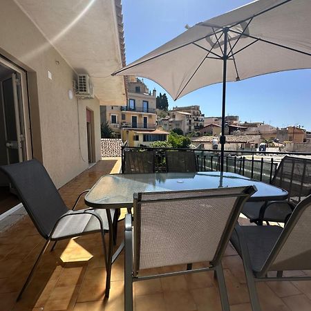 We Home Taormina Center With Parking Exterior foto