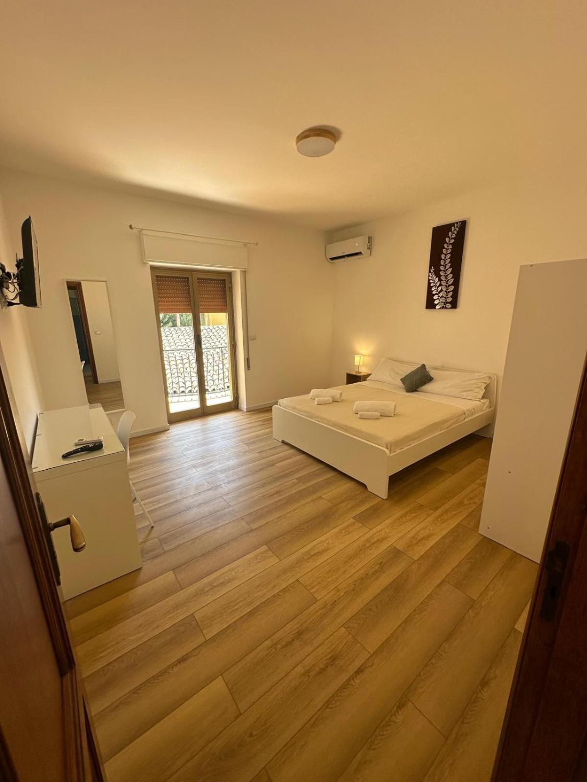 We Home Taormina Center With Parking Exterior foto