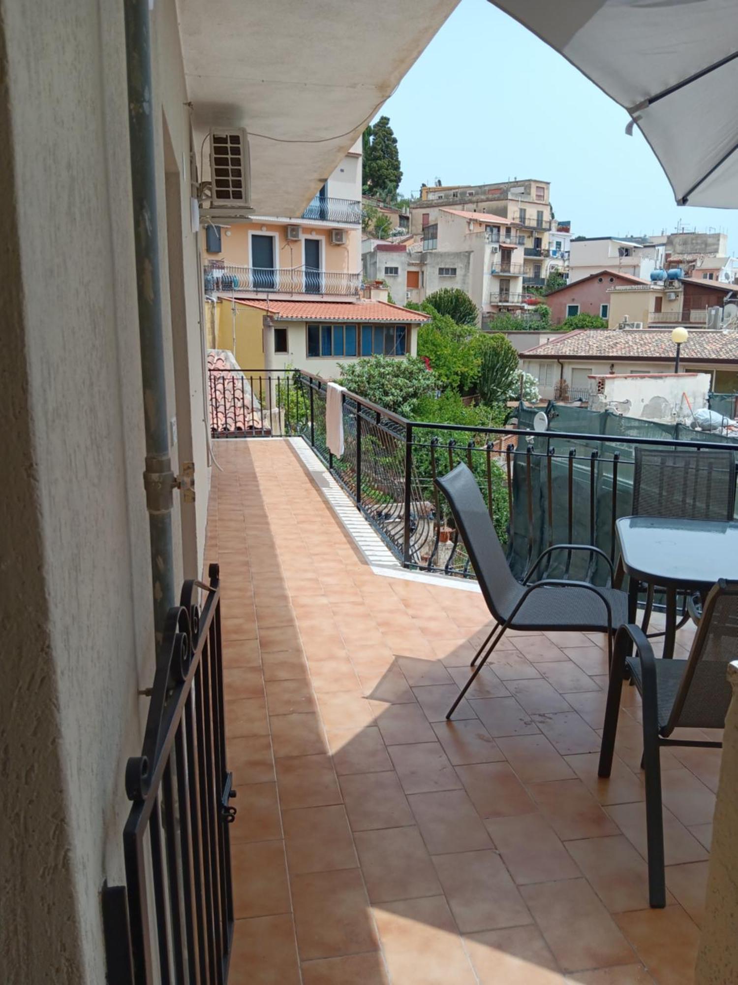We Home Taormina Center With Parking Exterior foto